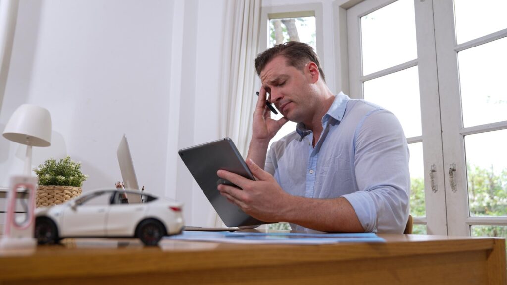 Stressed and frustrated car design engineer put his head in his hand Synchronos