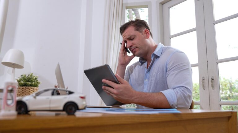 Stressed and frustrated car design engineer put his head in his hand Synchronos