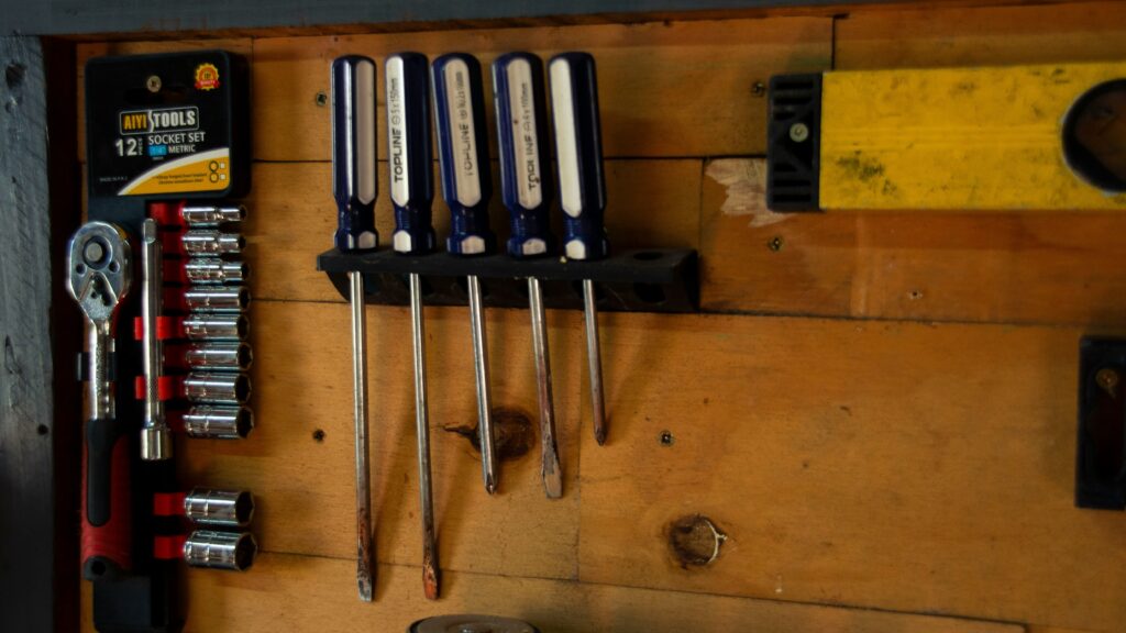 a bunch of tools hanging on a wall