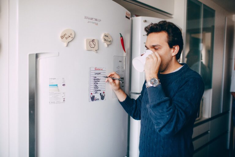 simple meal plan for the week hanging on the refrigerator