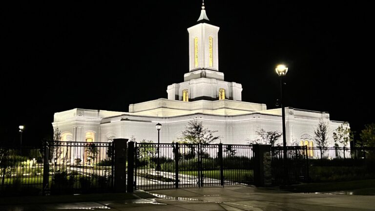 A completed Latter-day Saint temple exterior (representative image, not the Colorado Springs building under construction) — Image Credit: Fullrabb - CC BY-SA 4.0/wikimedia