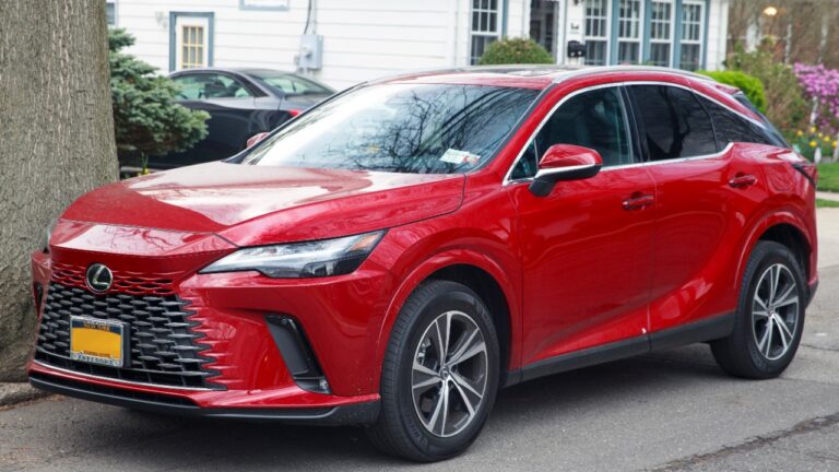 A current-generation Lexus RX SUV, representative of the model line affected by the recall