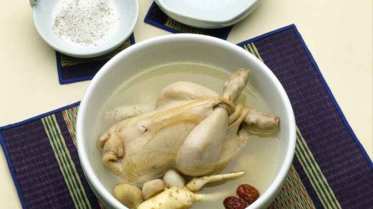 A bowl of Korean ginseng chicken stew (samgyetang), the type of dish recalled by Sempio Food Services